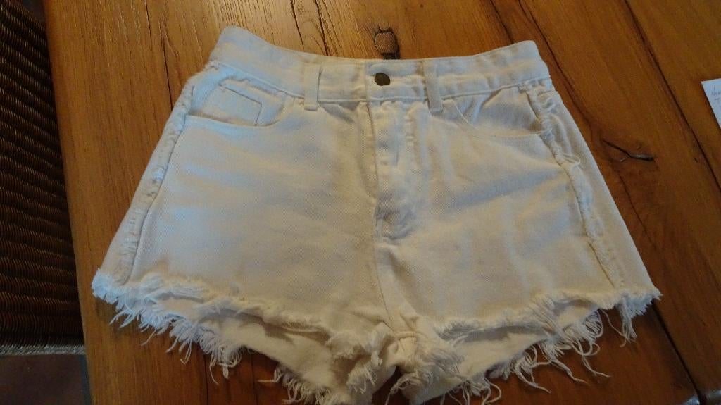 joli short pour fille, Enfants & Bébés, Vêtements enfant | Taille 170, Enlèvement ou Envoi, Comme neuf, Fille