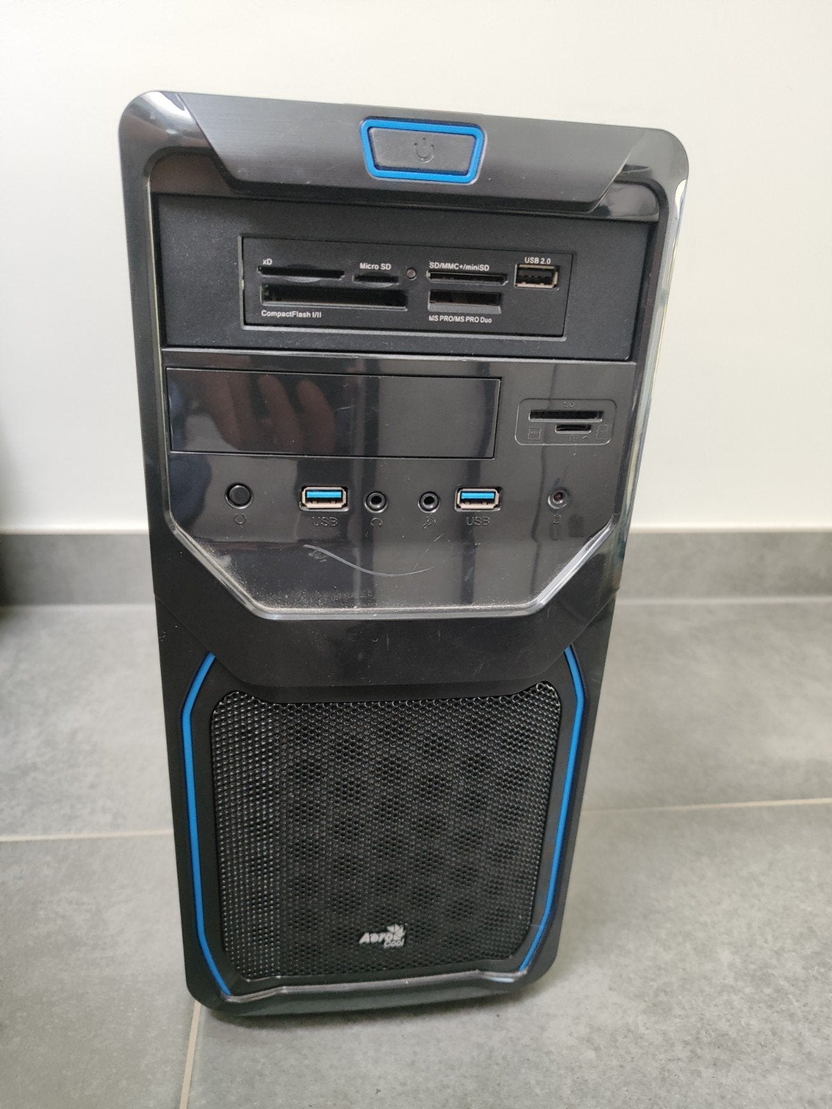 COMPACTE BUDGET GAMING PC, Computers en Software, Desktop Pc's, Zo goed als nieuw, 4 Ghz of meer, HDD, SSD, 16 GB, Met videokaart