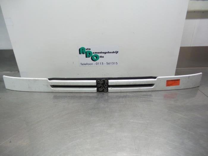 Calandre d'un Peugeot Boxer, -, 3 mois de garantie, Utilisé, -