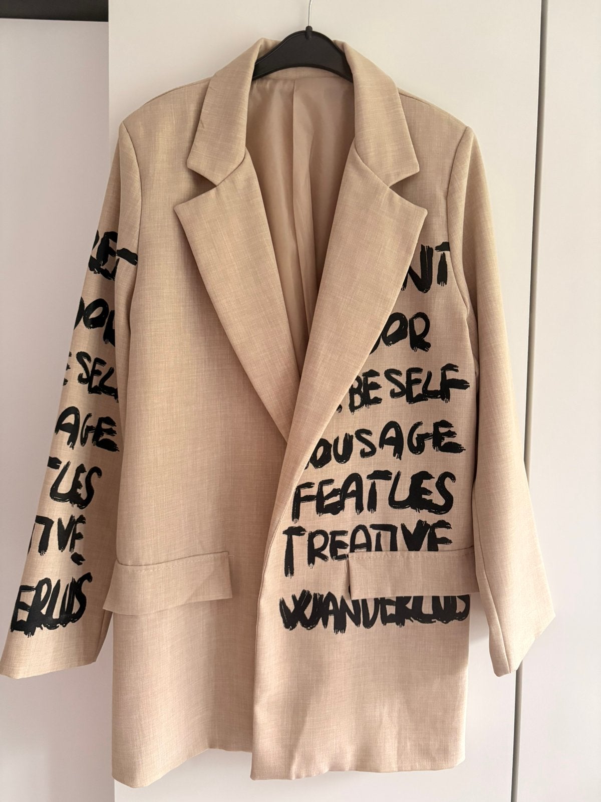 Trendy oversized blazer, Kleding | Dames, Jasjes, Kostuums en Pakken, Ophalen of Verzenden, Zo goed als nieuw, Beige