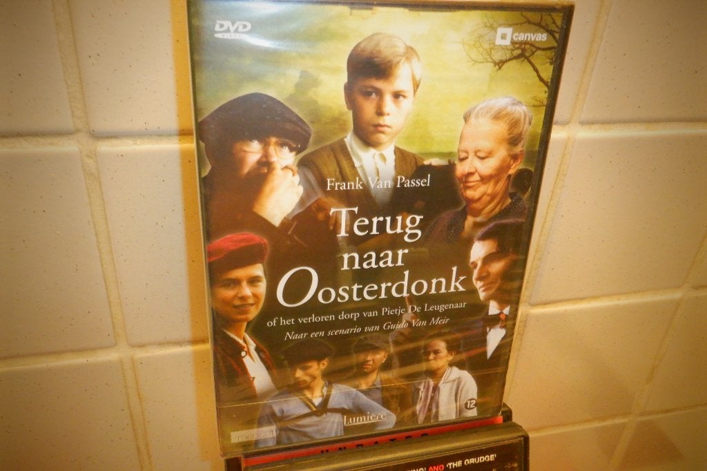 DVD Serie Terug Naar Oosterdonk.(2-DVD'S)SEALED !, Cd's en Dvd's, Dvd's | Drama, Waargebeurd drama, Nederlands, Nieuw in verpakking
