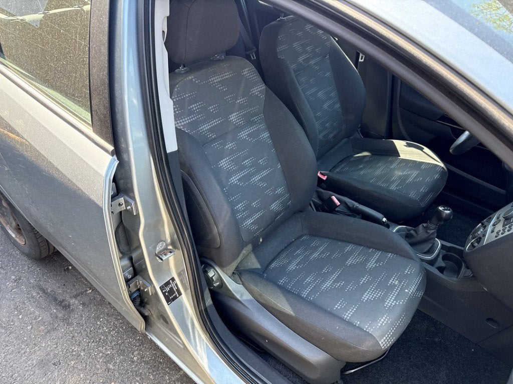 STOEL RECHTS VOOR Opel Corsa D (01-2006/12-2014), Gebruikt, Opel, Opel Automobile GmbH, Kontakt-opel@opel.com