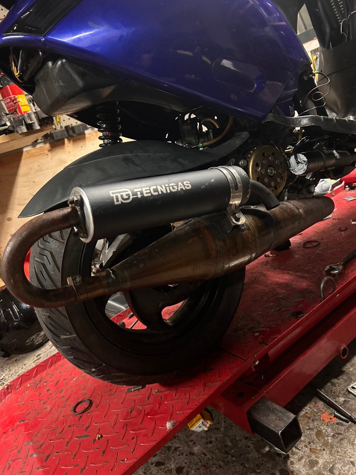 Tecnigas uitlaat piaggio 125/180cc klein lasje, Ophalen of Verzenden, Zo goed als nieuw