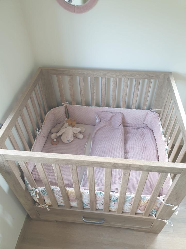 Babybed / Ledikant in massief hout – verstelbaar + matras., Enlèvement, Lit