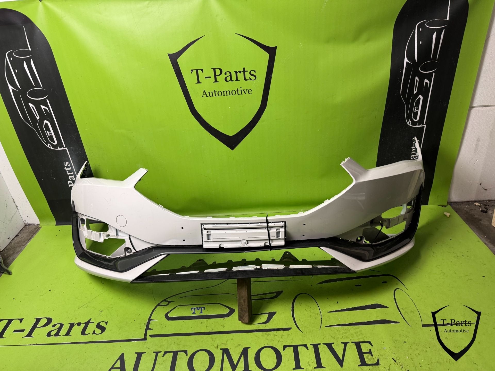 cupra leon voorbumper bumper boven, Auto-onderdelen, Gebruikt, Autovia A-2, Km 585 585
08760  Martorell, ES, SEAT S.A., Bumper