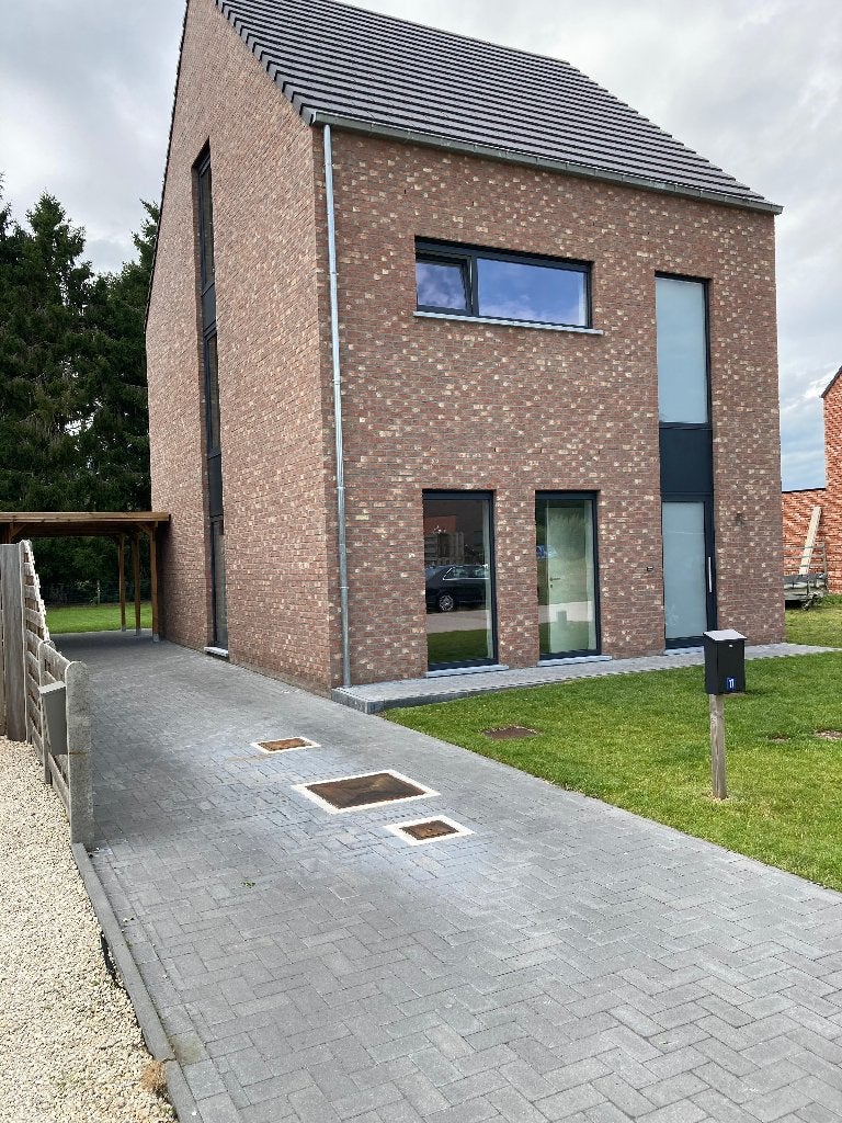 Recente woning met 4 slaapkamers in zeer rustige woonwijk., Twee onder één kap, Direct bij eigenaar, 210 m², Provincie Antwerpen