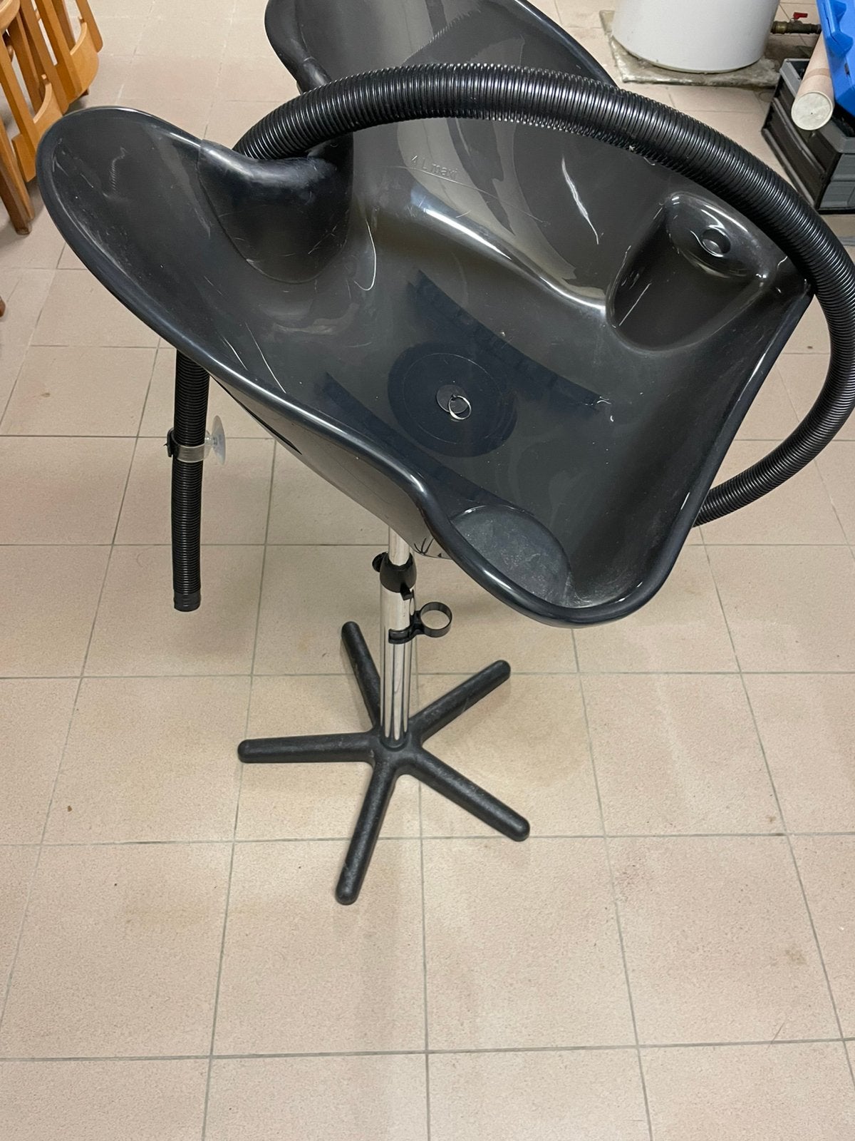Mobiele haarwasbak, Ophalen