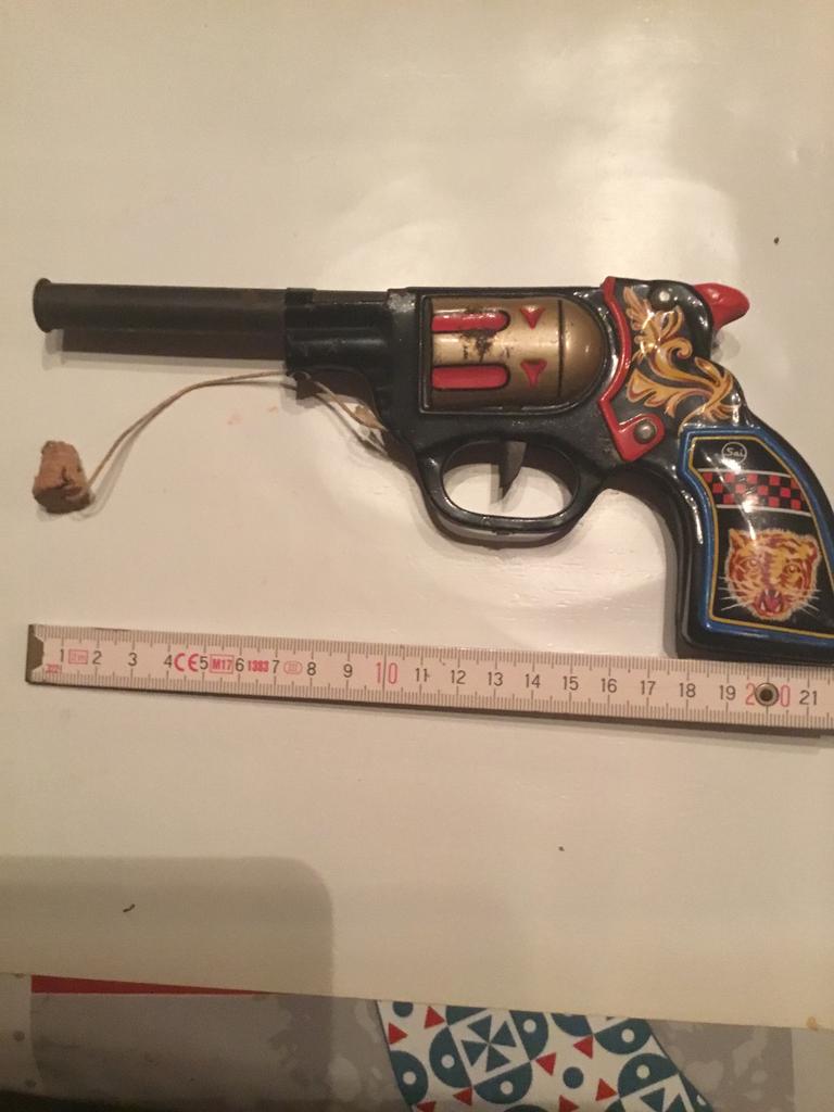 Blikken revolver met kurk, Ophalen of Verzenden