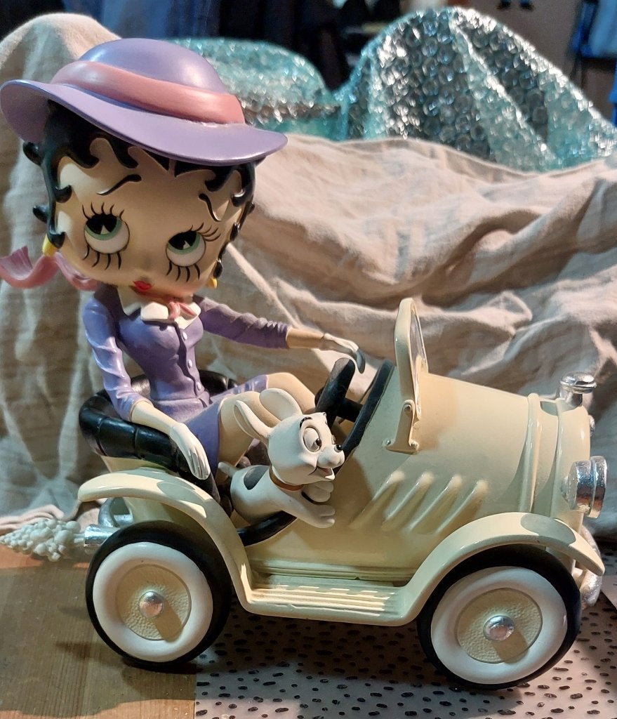 Betty boop beeld auto + hondje 2003, Verzamelen, Ophalen, Betty Boop, Zo goed als nieuw, Beeldje of Figuurtje