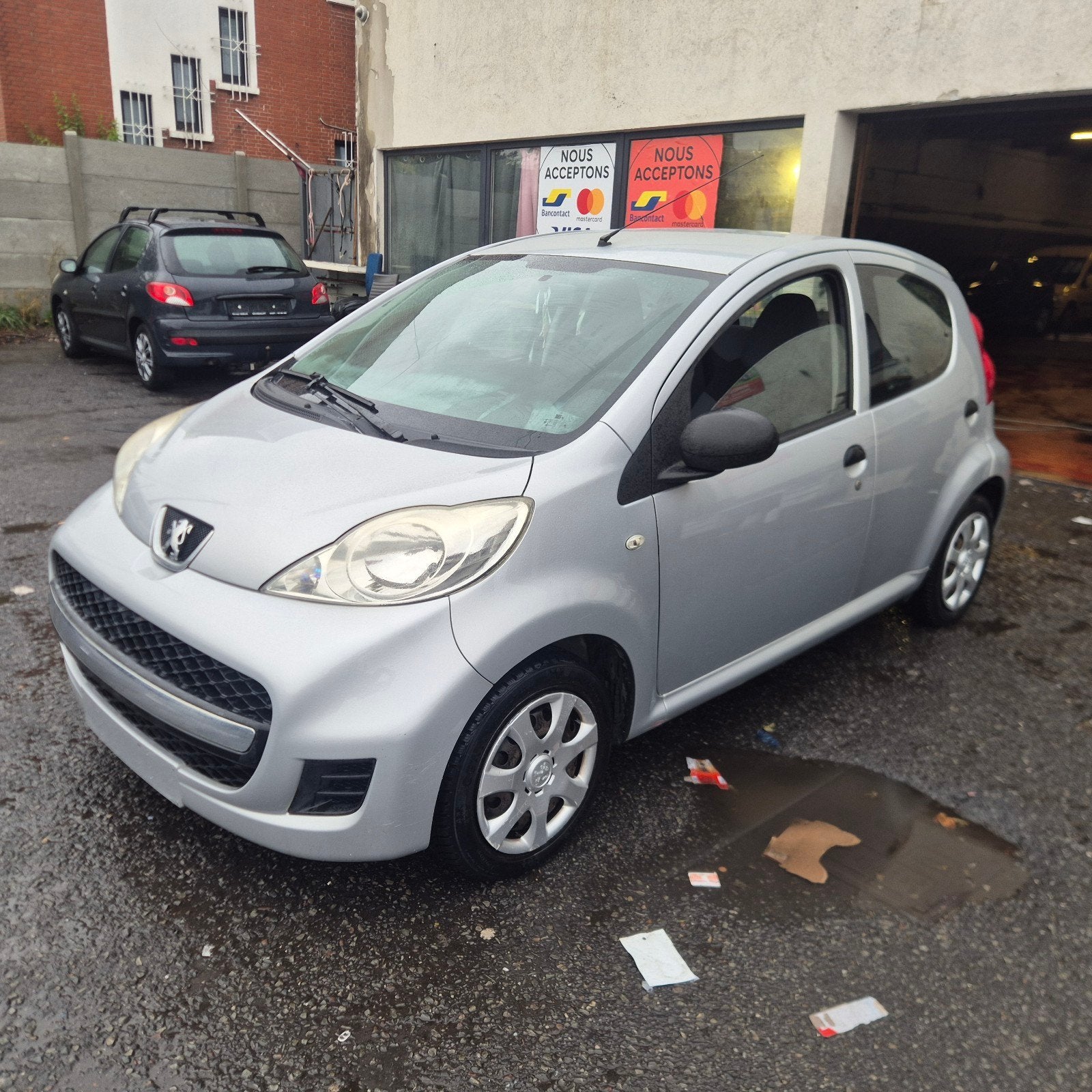 Peugeot 107 1.0 essence 2011 .180000 k euro 5, Auto's, Voorwielaandrijving, Euro 5, Stof, Particulier
