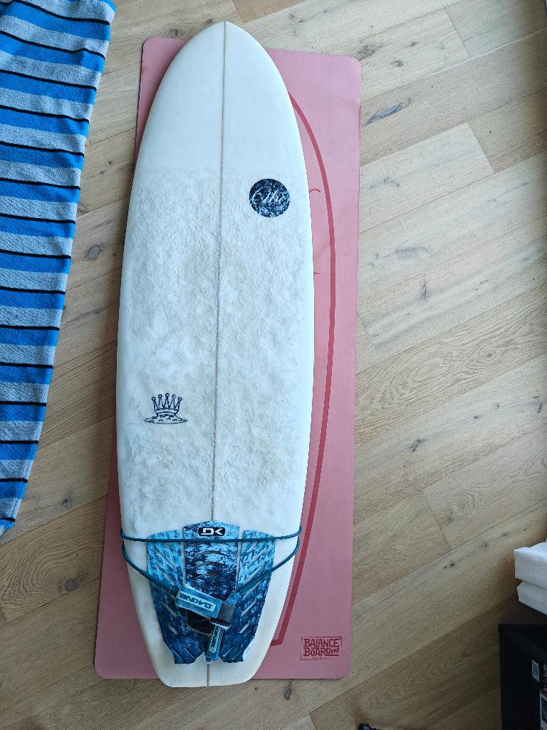 ABC kingpin surfboard 6.0 + sok, Sports nautiques & Bateaux, Planche à voile sur vague, Enlèvement, Utilisé, Shortboard, Avec sac de transport