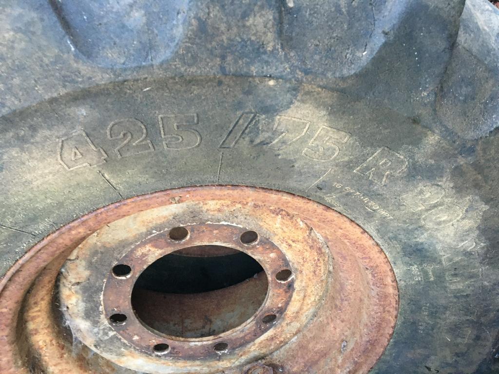 Recherche un pneu 425/75r20 ou équivalent, Articles professionnels, Enlèvement