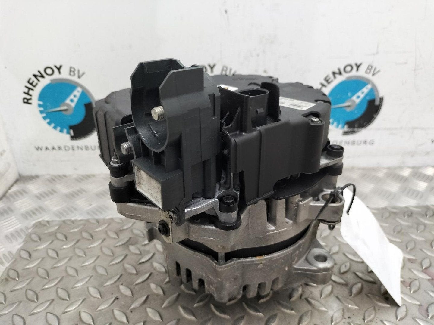 LANDROVER DEFENDER 90/110/130 SERIES DYNAMO 2022, Enlèvement ou Envoi, Utilisé, Stiba membre