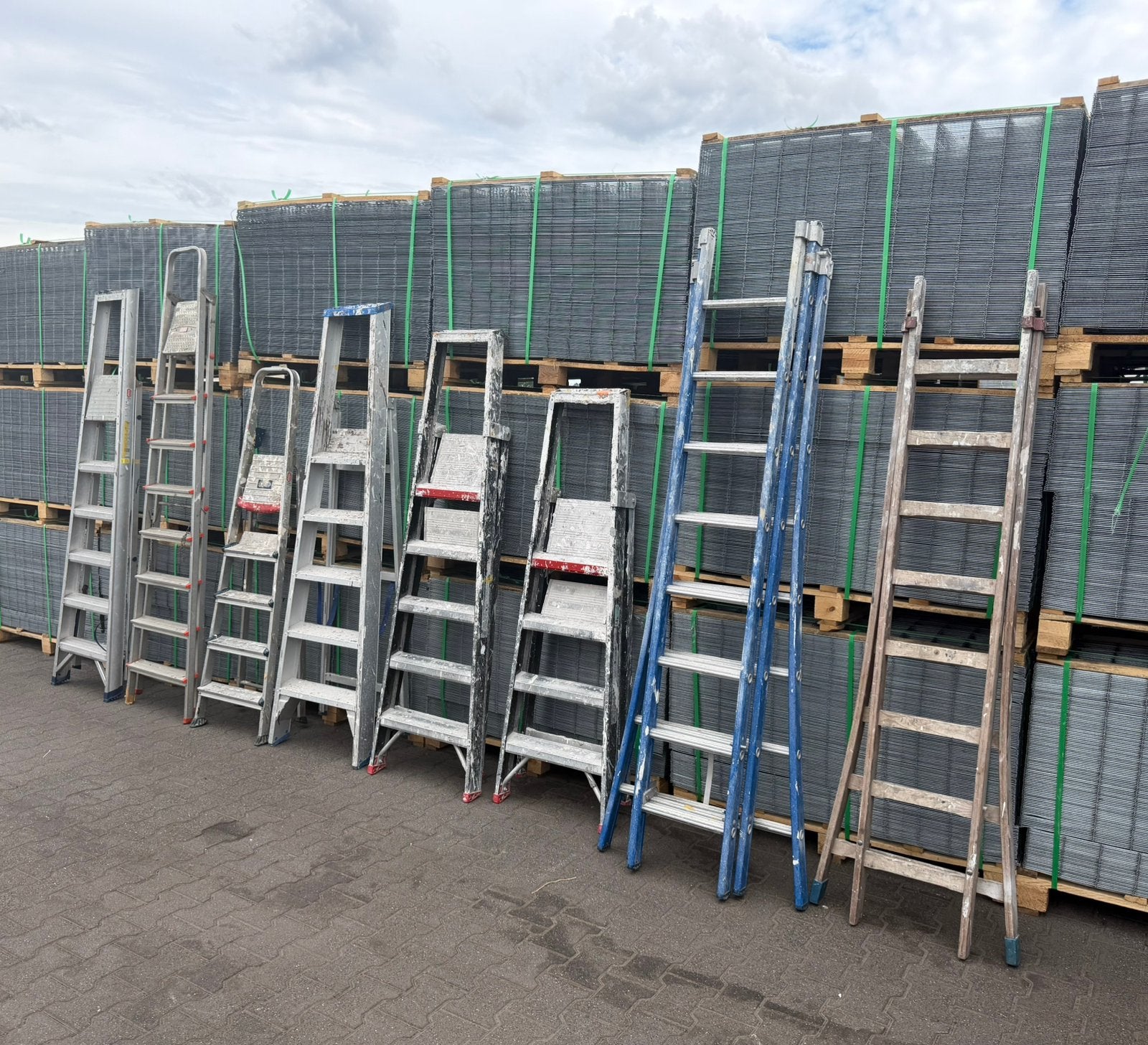 Partij Ladders en Trappen 8x Altrex Tomado o.a. In één koop!, Doe-het-zelf en Bouw, Ladders en Trappen, Ophalen, Gebruikt, Trap