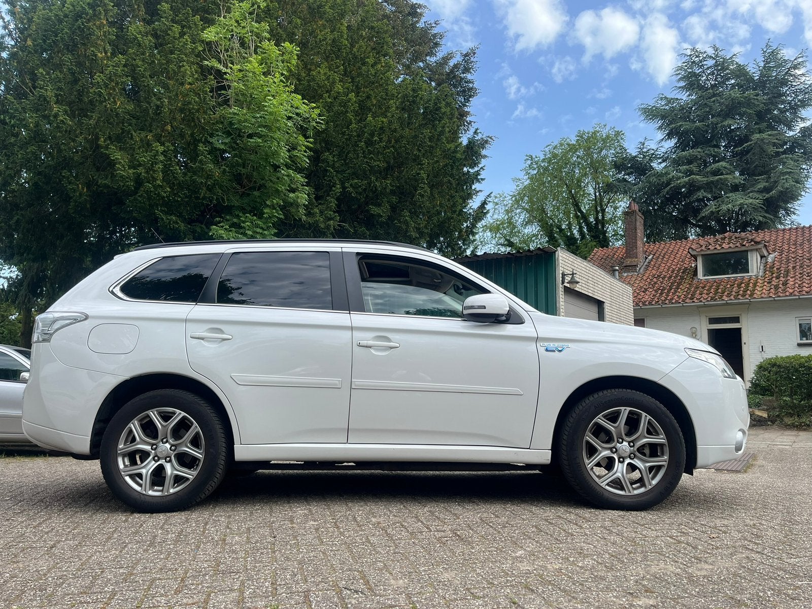 Mitsubishi Outlander 2.0 Dohc Mivec Phev 203pk 4WD CVT, Outlander, Wit, Dealer onderhouden, Te koop