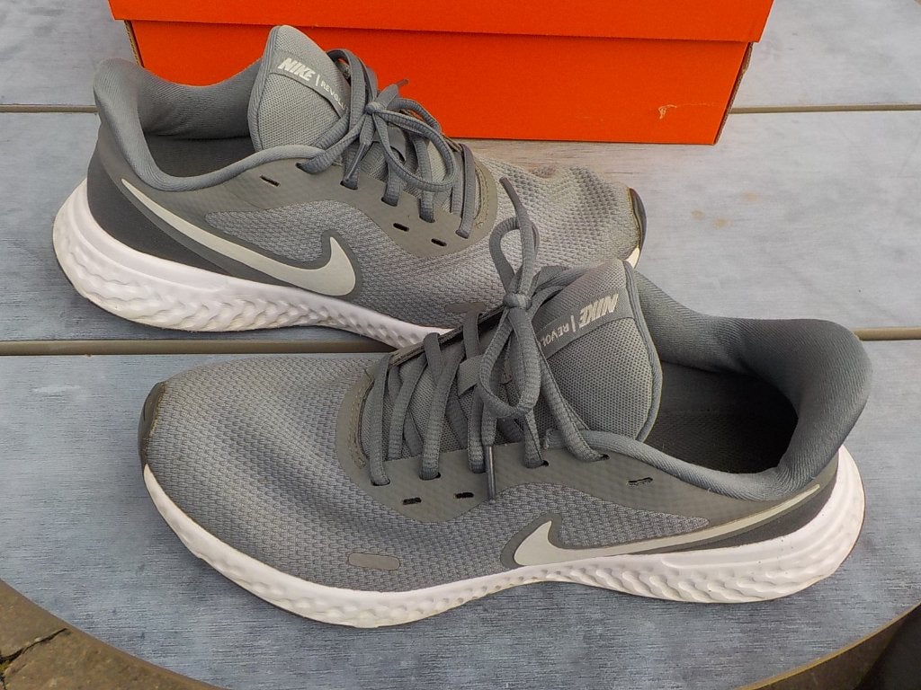 grijze Nike Revolution 5 sportschoenen maat 41, Kleding | Heren, Schoenen, Overige kleuren, Sportschoenen, Nike, Ophalen of Verzenden
