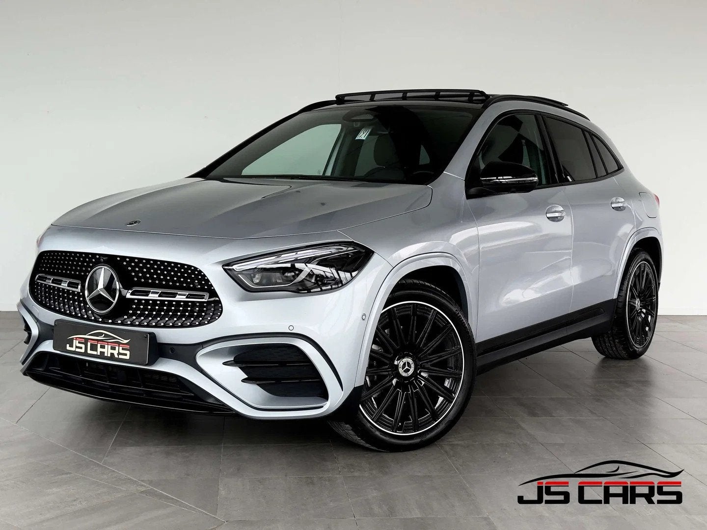 Mercedes-Benz GLA 180 PACK AMG-1ERPRO-T.O-COCKPIT-CARPLAY-CA, Gebruikt, 4 cilinders, 136 pk, Alcantara