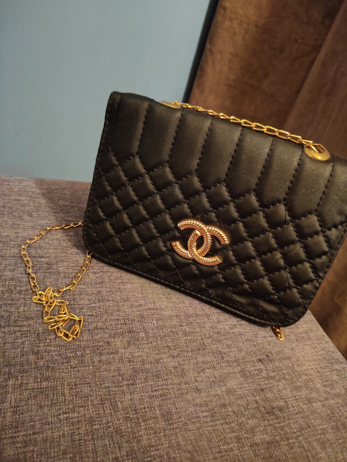 Sac à main noir New Channel. Enchère, Bijoux, Sacs & Beauté, Porte-monnaie & Portefeuilles, Enlèvement ou Envoi, Noir