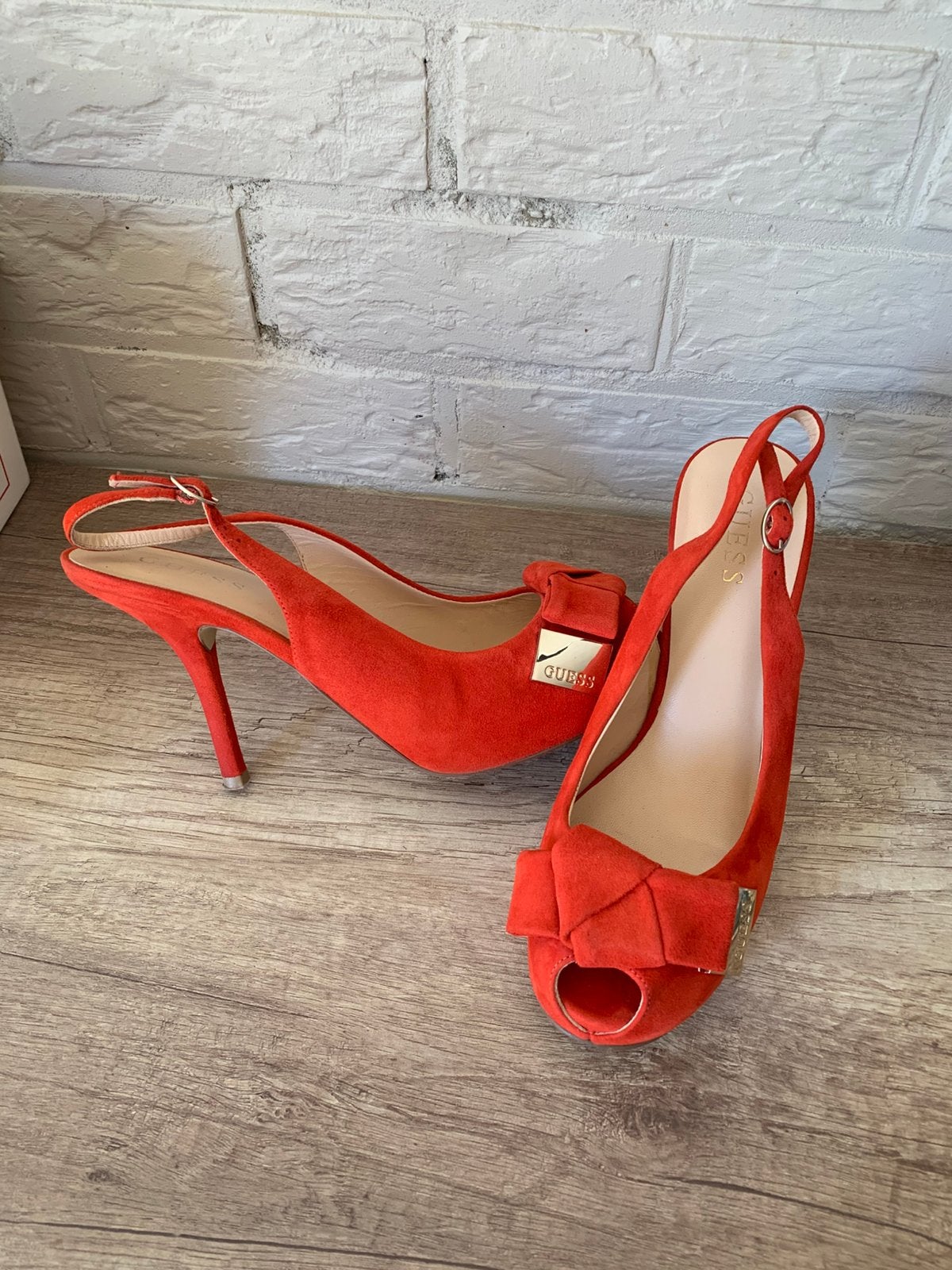 GUESS pumps sandalen special edition red mt 38,5, Ophalen of Verzenden, Zo goed als nieuw, Rood, Pumps