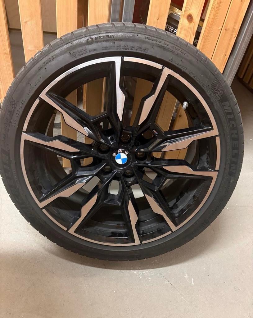 Jante avec pneus pour reserve bmw i4 etat neuf, Ophalen, 19 inch, Zomerbanden, Banden en Velgen