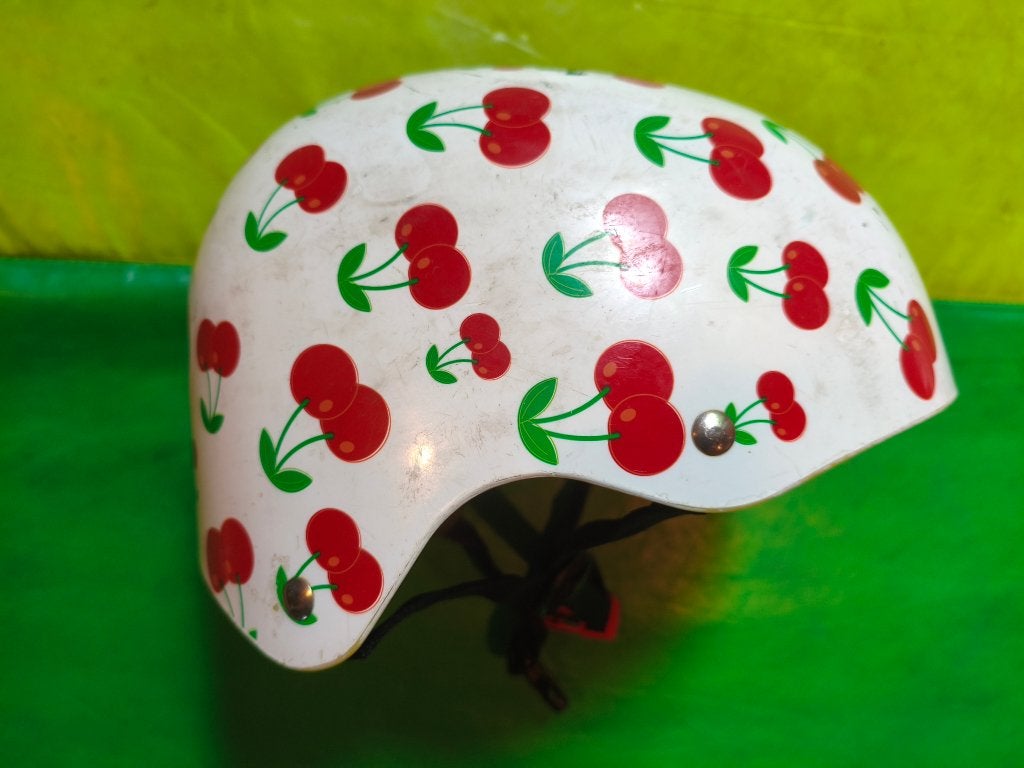 Fietshelm Kiddimoto Cherry Small, Fietsen en Brommers, Fietsaccessoires | Fietshelmen, Gebruikt, Jongen of Meisje, Ophalen, S