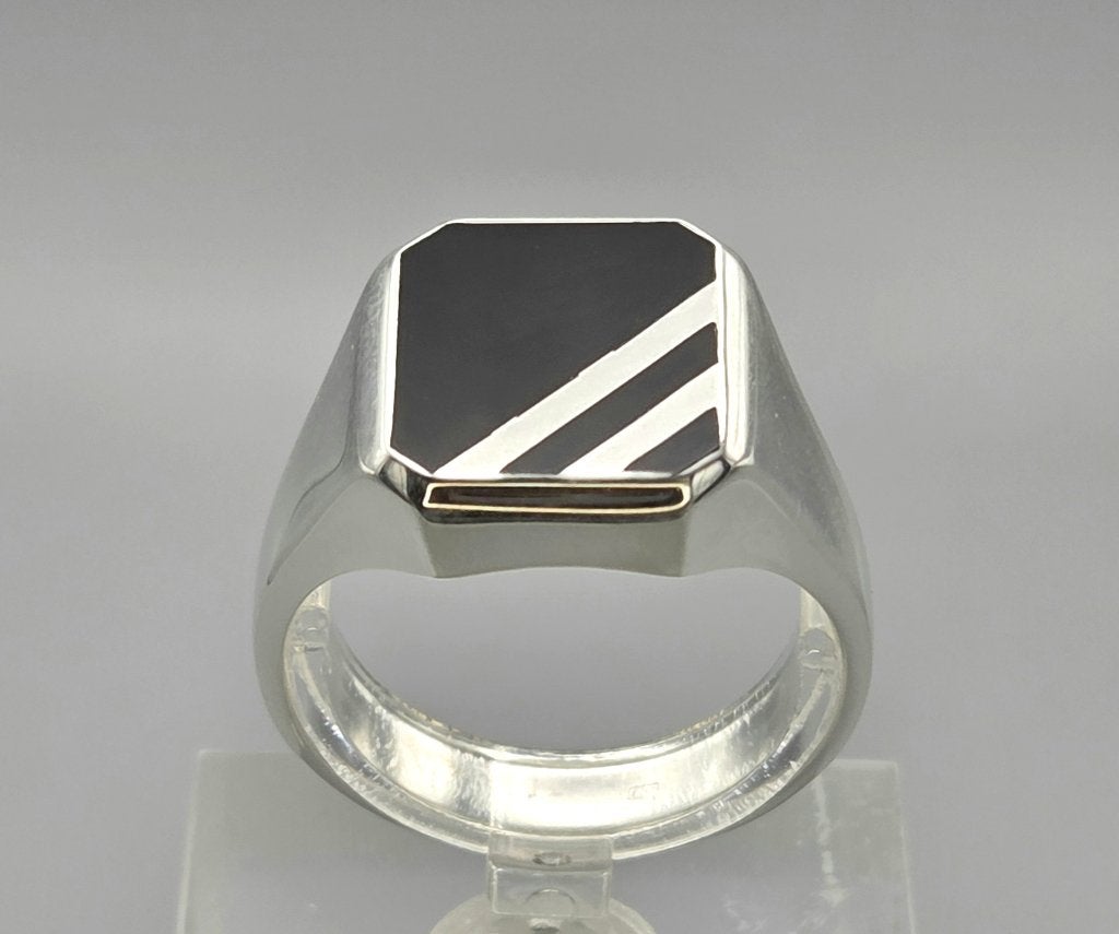 Zilveren massieve heren zegelring met onyx. 2026/548, Neuf, Femme ou Homme, Avec pierre précieuse, Argent