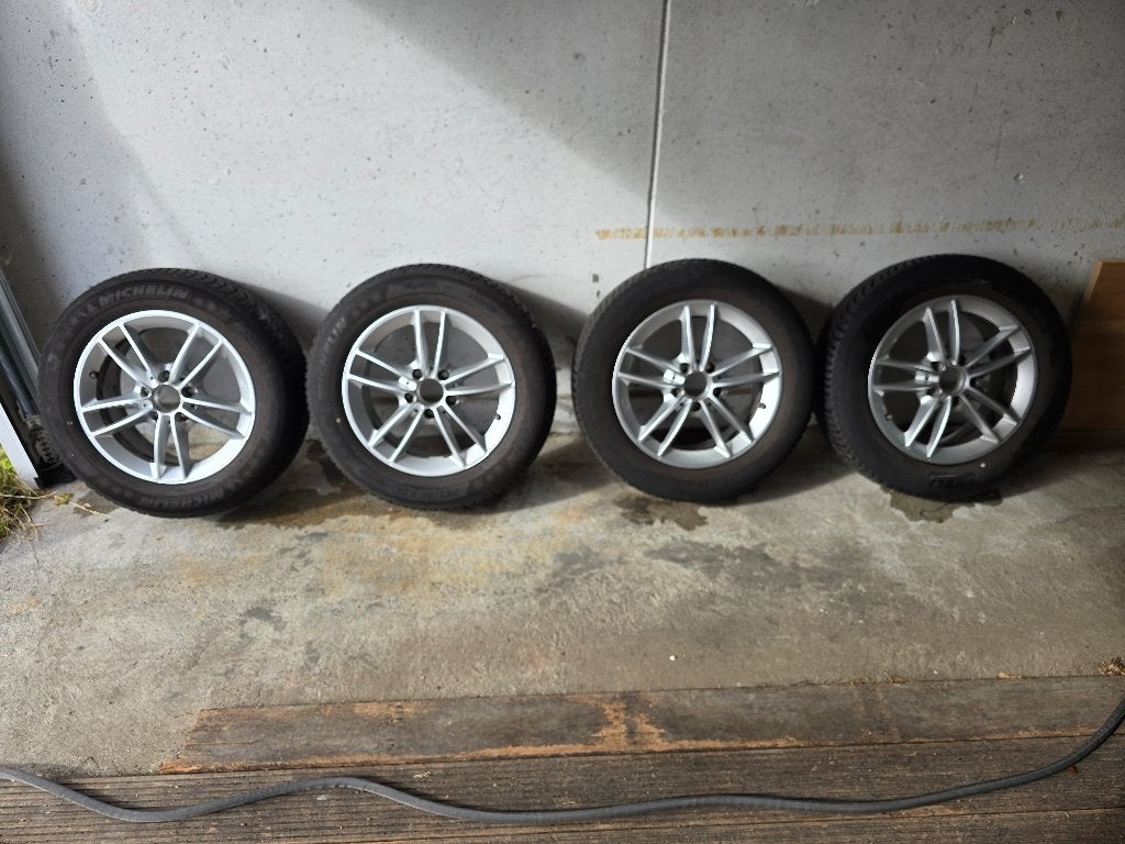 Winterbanden voor Mercedes A- en B-klasse W176 W246 W117, Ophalen, Gebruikt, Velg(en), 16 inch