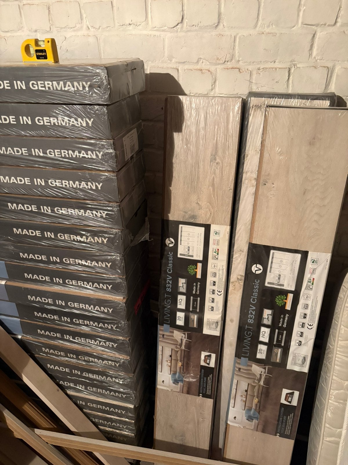 22 pakken Living.T Classic 832 V4 Oak Plank Barga + plinten, Doe-het-zelf en Bouw, Vloerdelen en Plavuizen, Nieuw, Laminaat, Hout