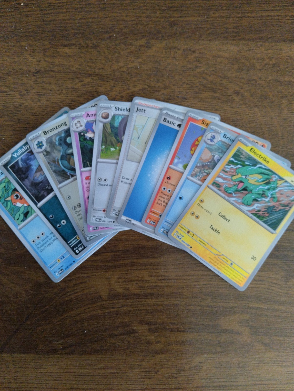 Pokémon 10 Pitch : cartes noires, Envoi