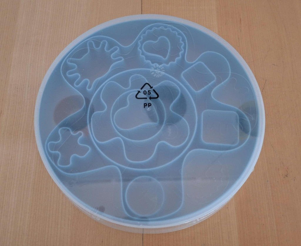 Te koop nieuwe blauwe bakvormpjes en uitstekers van Ikea., Ophalen of Verzenden, Nieuw, Taarten, Bakvorm
