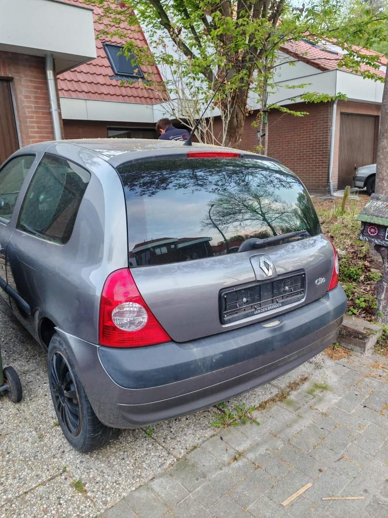 Renault clio met schade, Auto's, Handgeschakeld, Particulier, Zilver of Grijs, 3 deurs