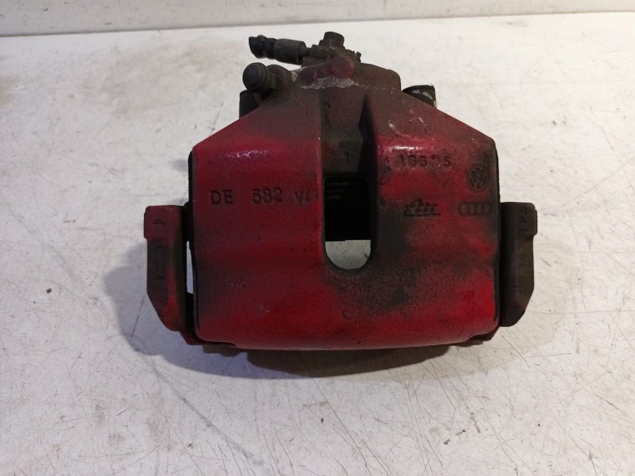 Remklauw rechts voor Volkswagen Golf, Onderdelen@venauto.nl, Van der Ven Autorecycling B.V., Ettenseweg 76, 4706 PB Roosendaal, The Netherlands