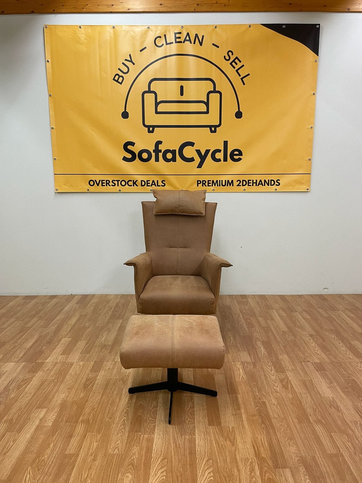 Cognac H&H fauteuil met voetbankje / SofaCycle, Huis en Inrichting, Ophalen of Verzenden, Zo goed als nieuw, SofaCycle, Info@sofacycle.be