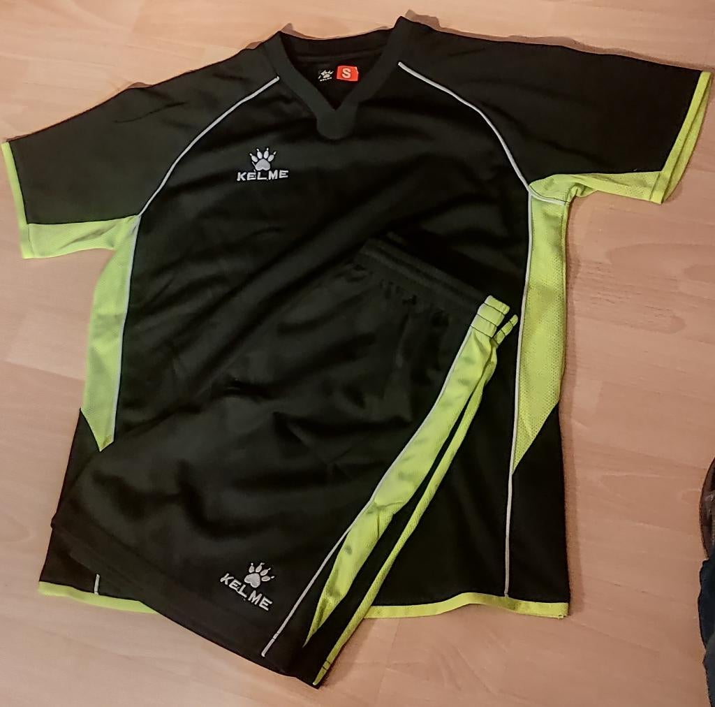 S small trainingset sporttenue Kelme zwart fluo geel, Maat S, Ophalen of Verzenden, Zo goed als nieuw, Set