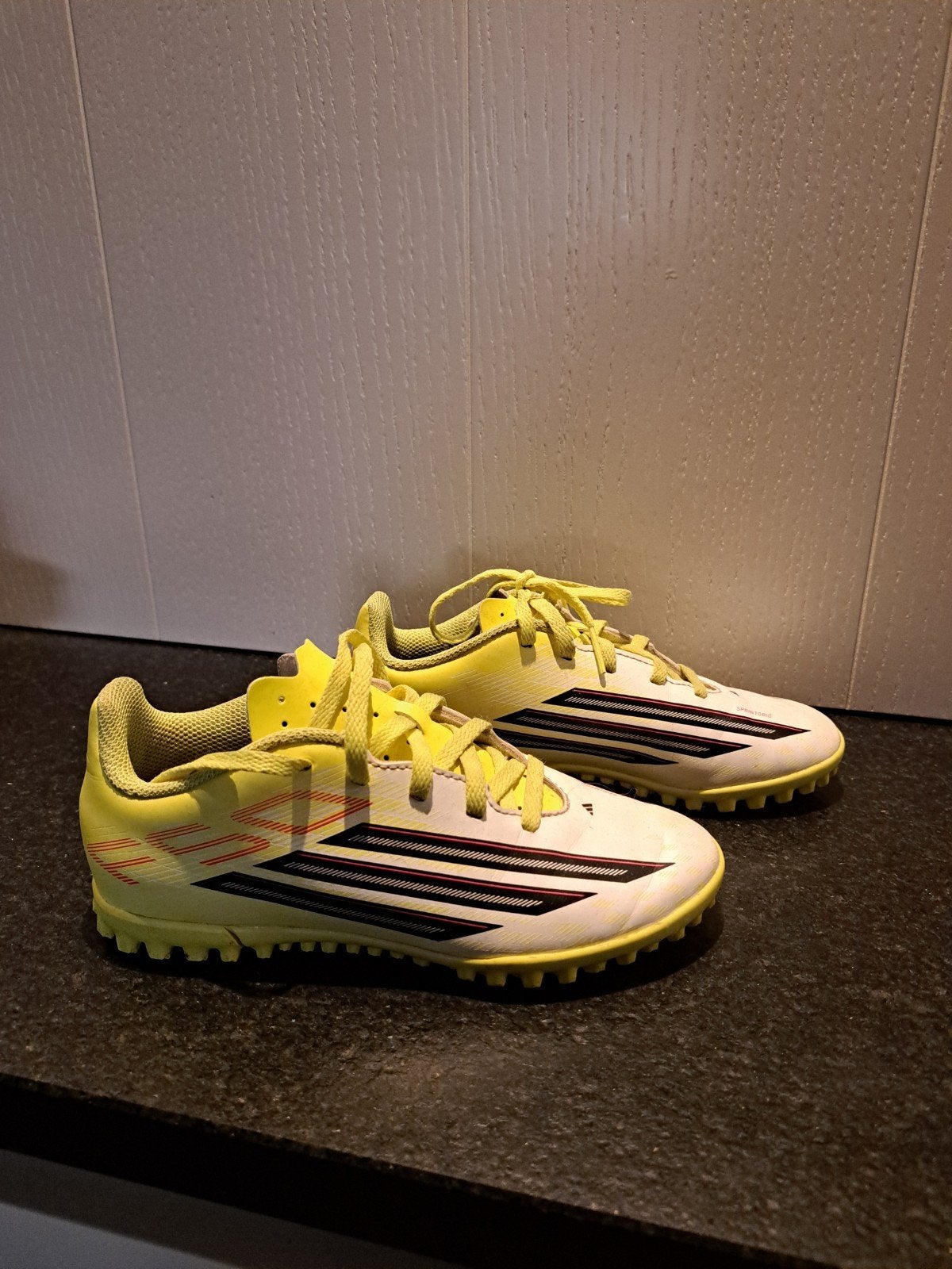 Voetbalschoen Adidas, Sport en Fitness, Ophalen, Zo goed als nieuw, Schoenen