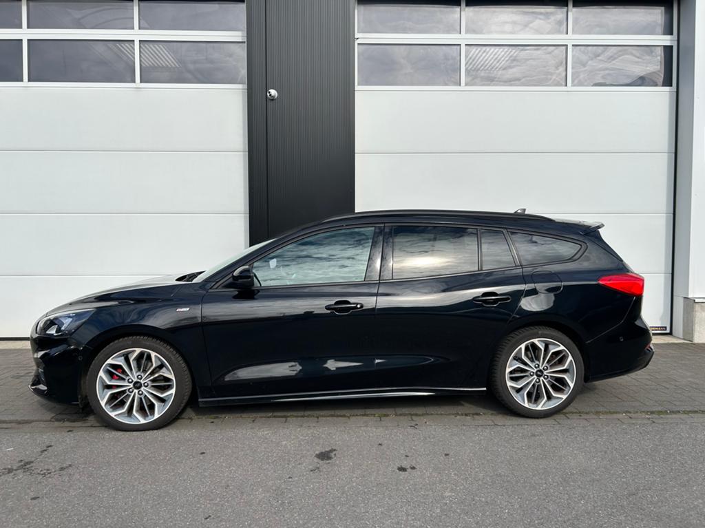 Ford Focus 1.5i ST Line in zeer goede staat, Focus, Stof, Zwart, Bedrijf
