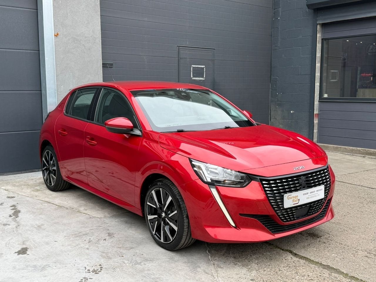 Peugeot 208 Allure (année de construction 2020), Autos, Rouge, Euro 6, Entreprise, Boîte manuelle