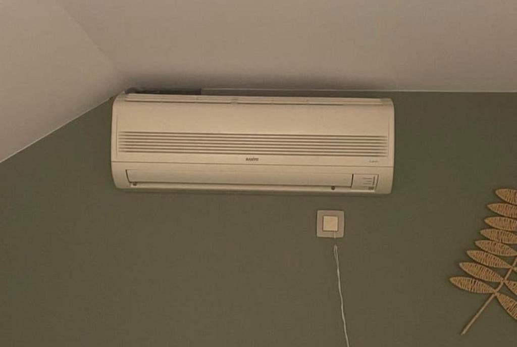 2x Split Airco Units - Koeling voor Middelgrote Ruimte, Elektronische apparatuur, Airco's, Ophalen, Zo goed als nieuw, Afstandsbediening