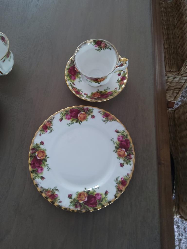 Servies Royal Albert Old country roses, Ophalen