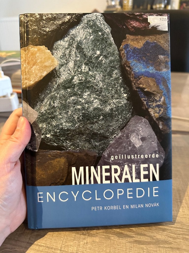 Mineralen encyclopedie, Boeken, Ophalen of Verzenden, Zo goed als nieuw