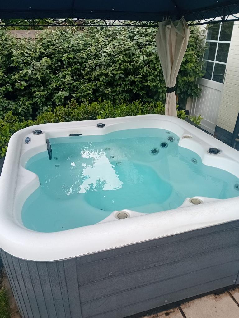 JACUZZI, Jardin & Terrasse, Bains à remous et Spas, Utilisé, Fixé, Couverture, Filtre, Pompe, Escalier, Enlèvement