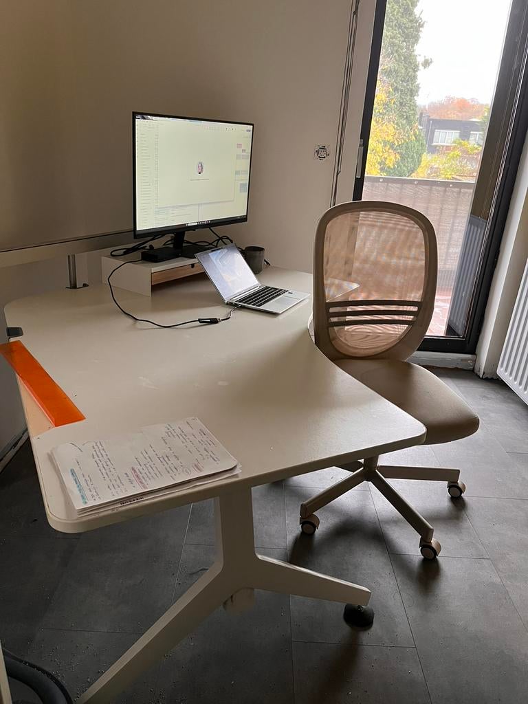 Bureau - wit, Ophalen, In hoogte verstelbaar, Zo goed als nieuw