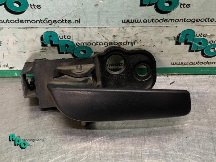 Poignée portière 4portes avant gauche d'un Fiat Fiorino (F, -, 3 mois de garantie, Utilisé, Fiat