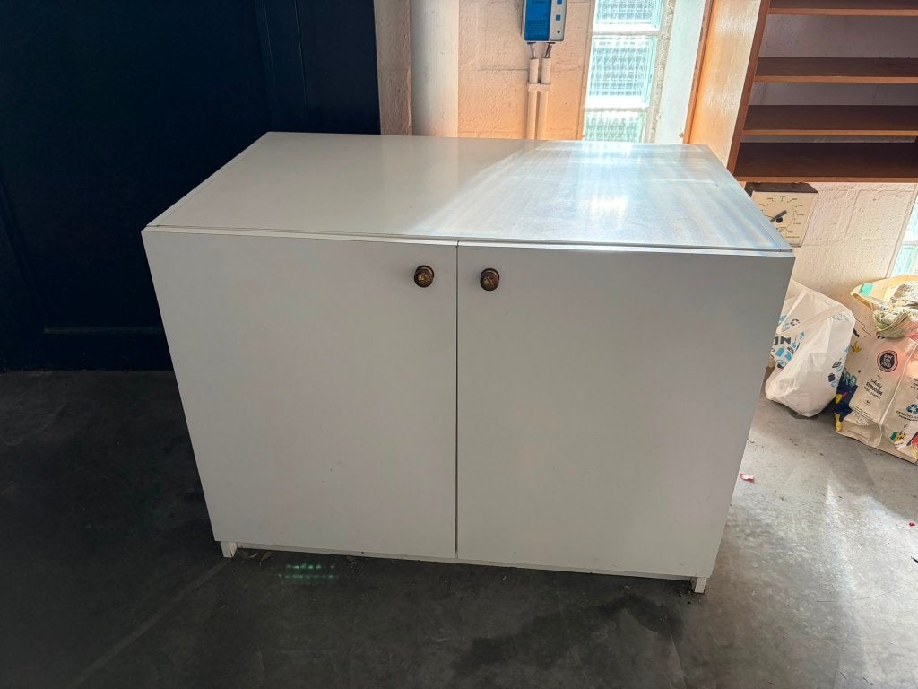 Witte opbergkast met 2 deuren, Ophalen of Verzenden, Gebruikt, Modern