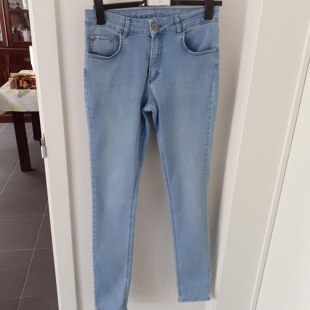 PARAMI Lichte jeans Maat: 38 Prijs: € 4, Kleding | Dames, Spijkerbroeken en Jeans, Parami, Blauw, Ophalen of Verzenden, W30 - W32 (confectie 38/40)