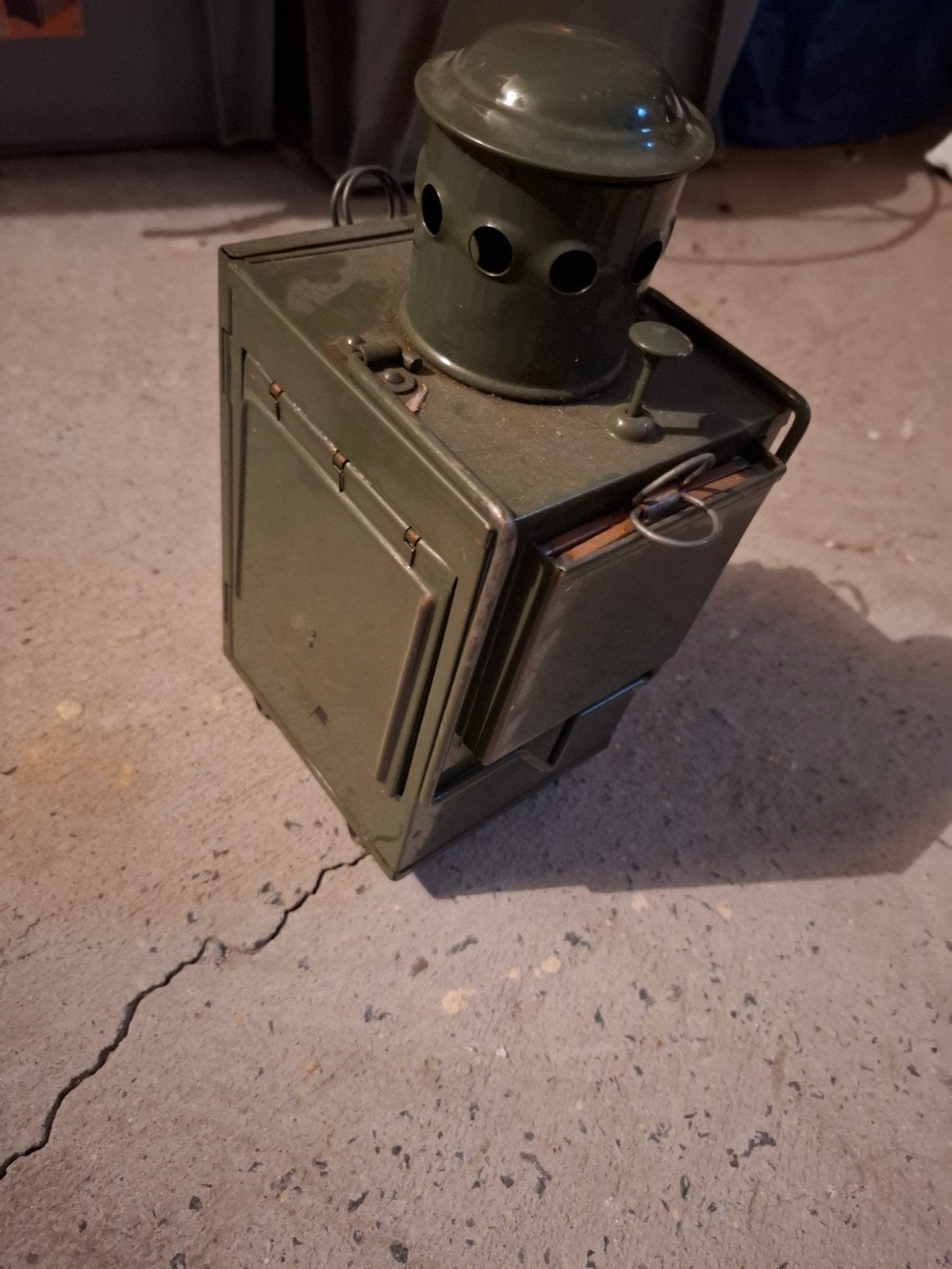French Army signal lamp, Collections