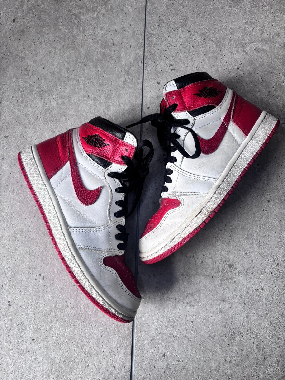 Jordan 1 blanc moyen rouge 37,5, Vêtements | Femmes, Chaussures, Enlèvement ou Envoi, Comme neuf, Rouge, Sneakers et Baskets