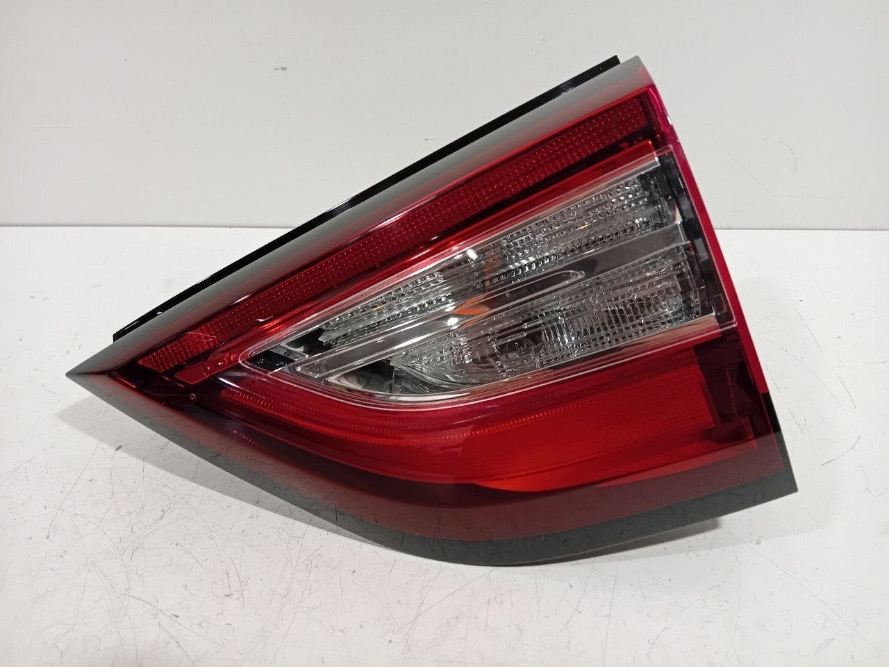 Achterlicht kofferdeksel achterklep rechts Renault Grand Scé, Onderdelen@venauto.nl, Van der Ven Autorecycling B.V., Ettenseweg 76, 4706 PB Roosendaal, The Netherlands