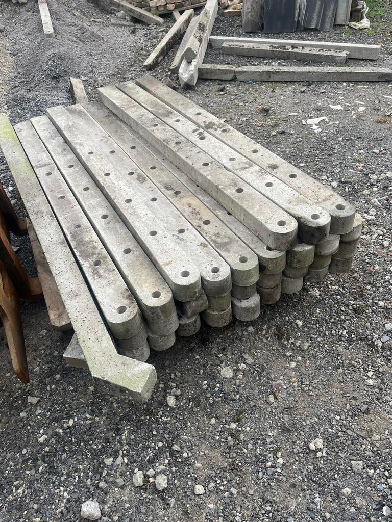 Piquets en beton, Enlèvement ou Envoi, Comme neuf