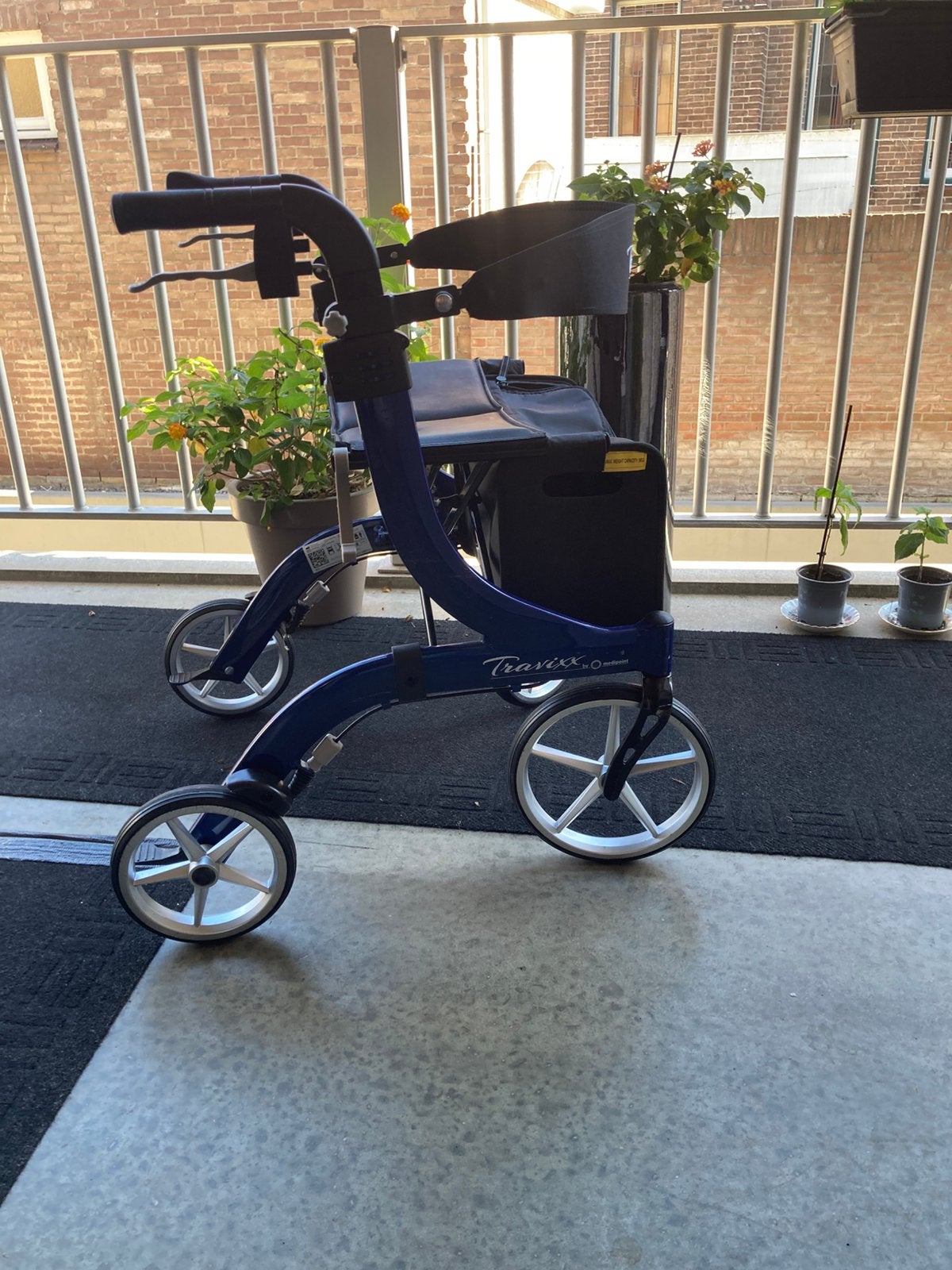 Prachtig Rollator TRavixx licht gewicht, Diversen, Ophalen, Zo goed als nieuw
